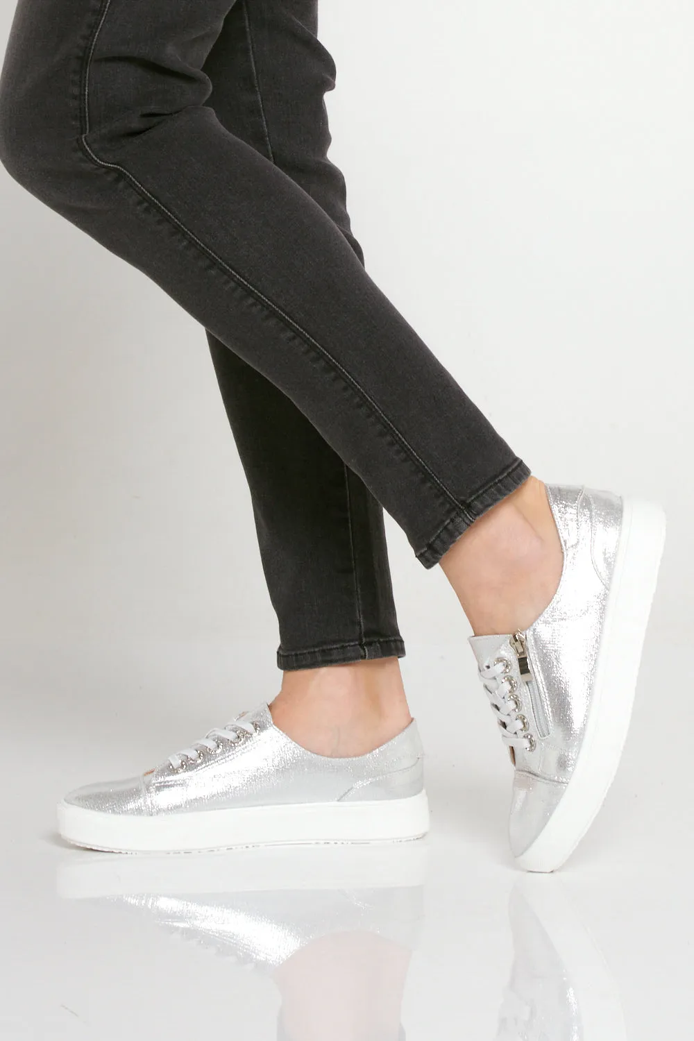 Cara Sneakers - Silver