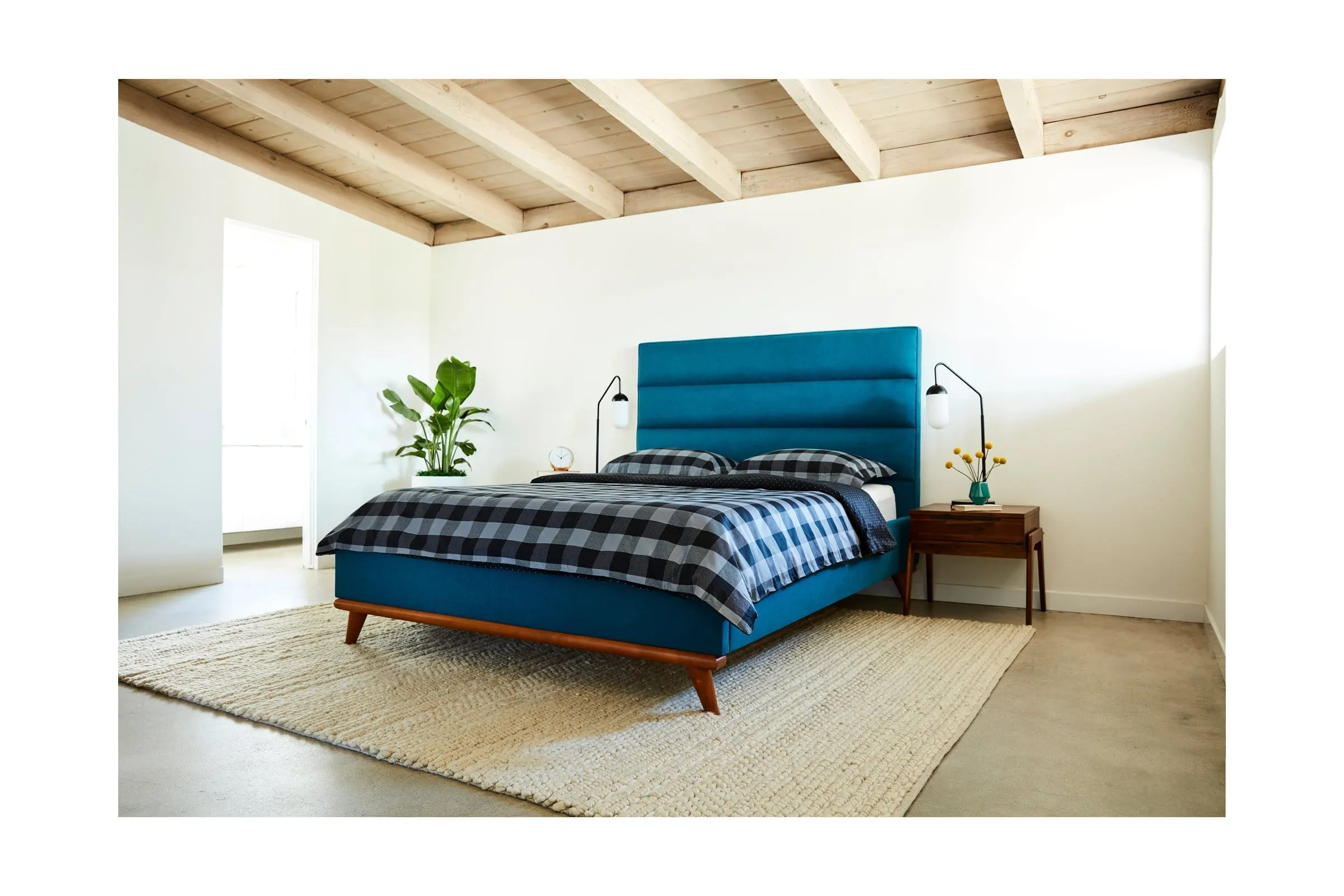 Cooper Upholstered Platform Bed :: Leg Finish: Pecan / Size: Full Size