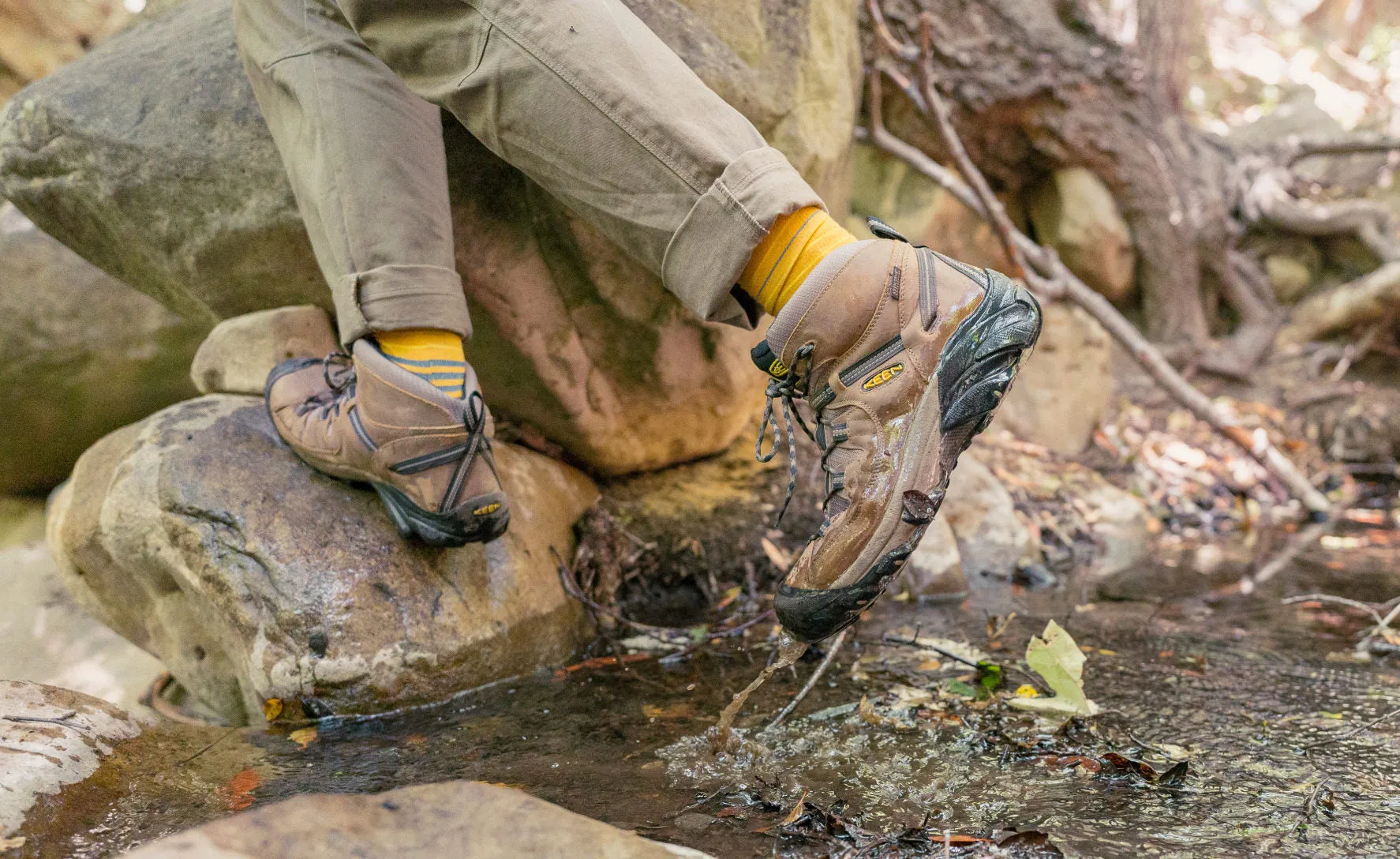 Men's Targhee II Mid Waterproof Hiking Boots  |  Black Olive/Yellow